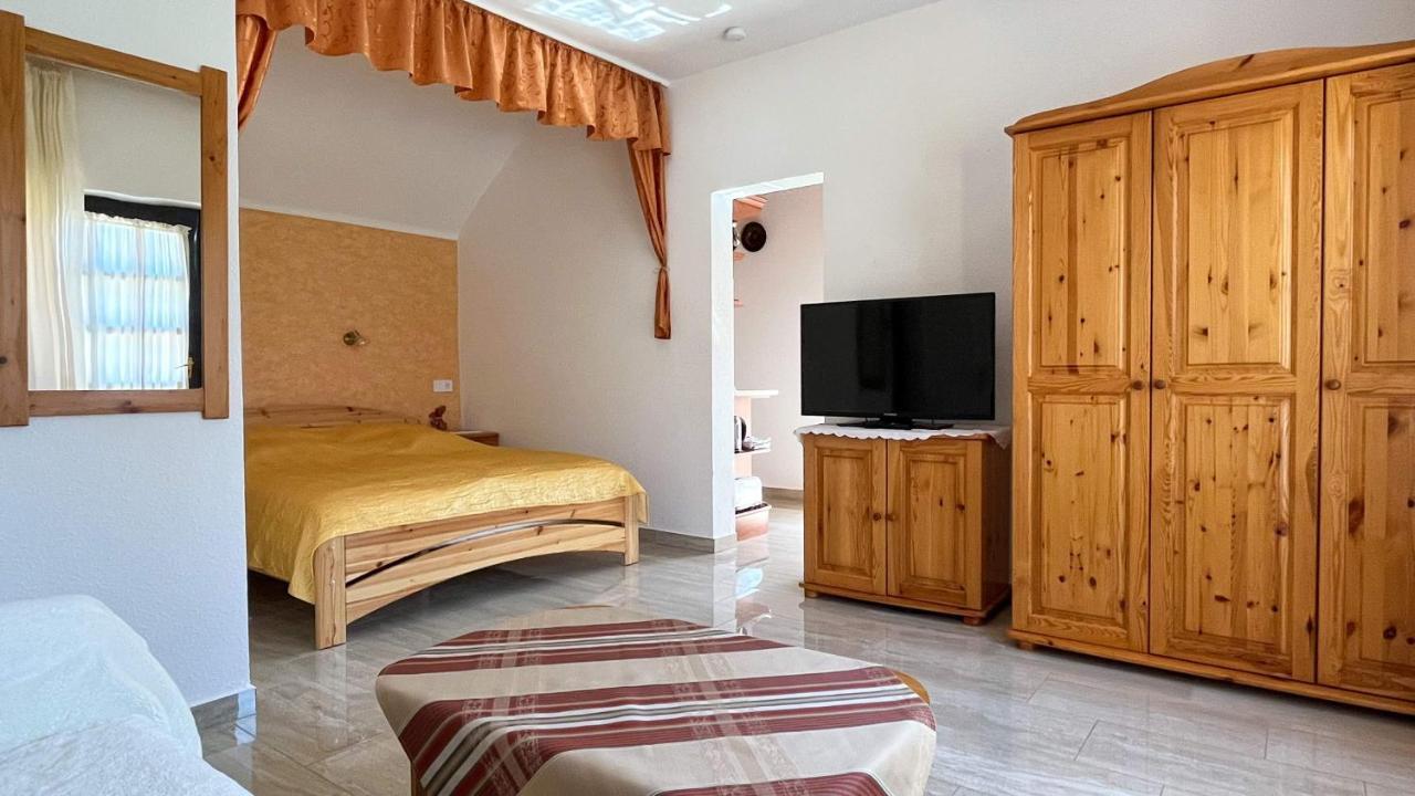 Magyar Apartmanhazak I-Iii. ザラカロシュ エクステリア 写真