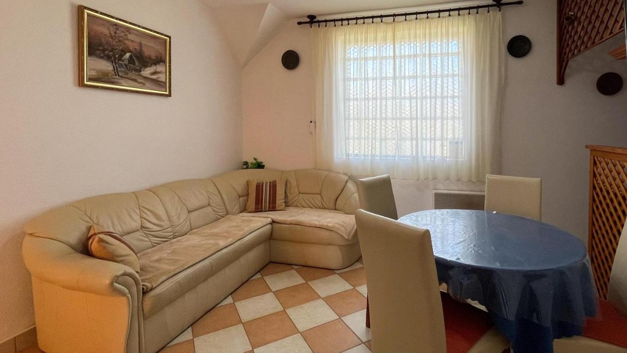 Magyar Apartmanhazak I-Iii. ザラカロシュ エクステリア 写真