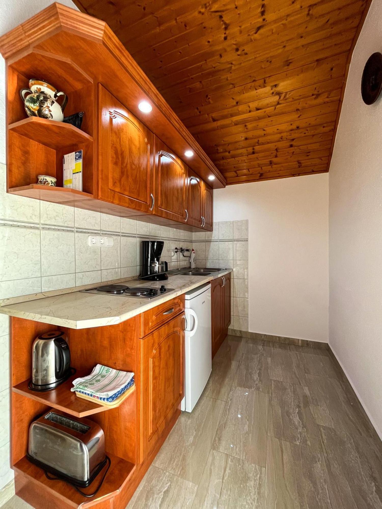 Magyar Apartmanhazak I-Iii. ザラカロシュ 部屋 写真