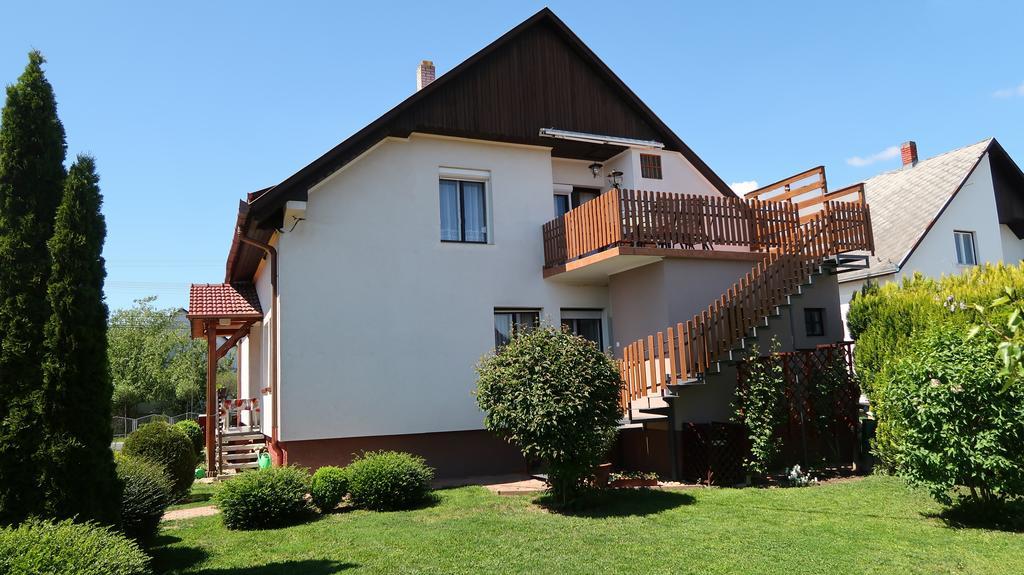 Magyar Apartmanhazak I-Iii. ザラカロシュ エクステリア 写真