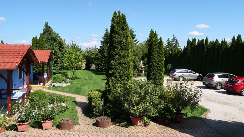 Magyar Apartmanhazak I-Iii. ザラカロシュ エクステリア 写真